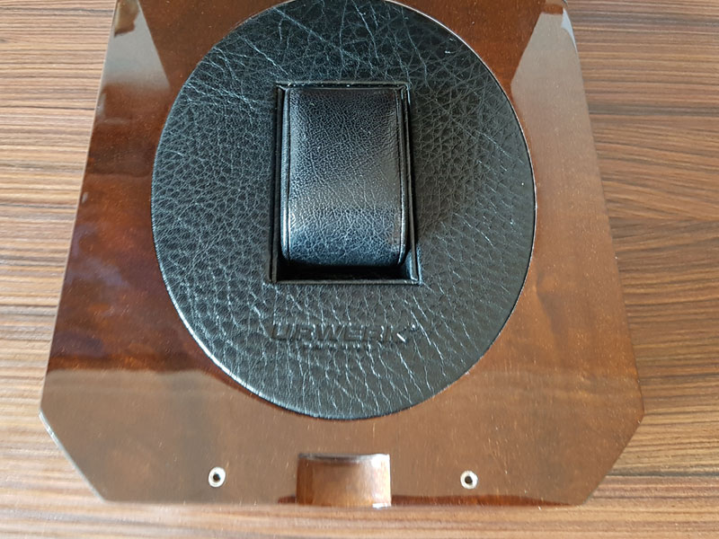 Продается часовая коробка для оригинальных часов Urwerk.