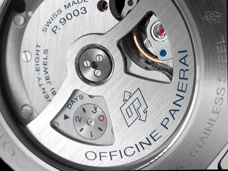 Luminor 1950 3 Days GMT 24H является первыми часами от Officine Panerai с новым мануфактурным механизмом, автоматический калибр P.9003.